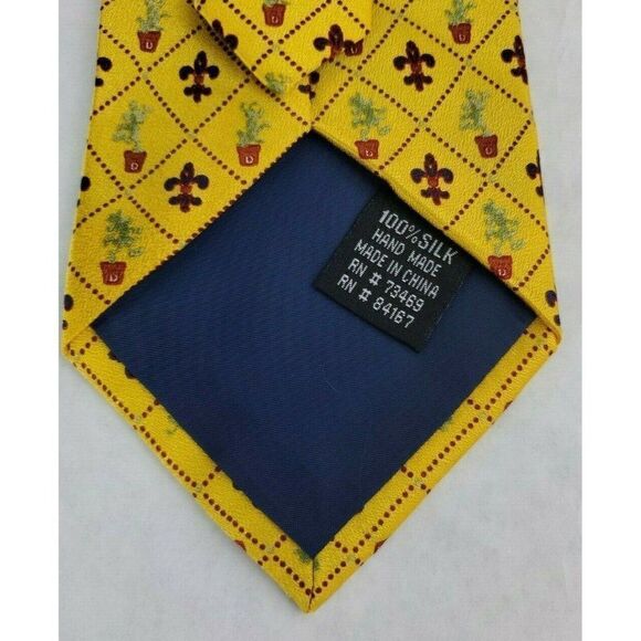 Walt Disney World Tie Yellow Fleur De Lis Silk - Picture 4 of 6
